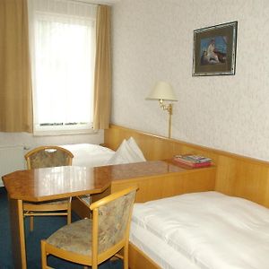 Zimmer mit zwei Einzelbetten